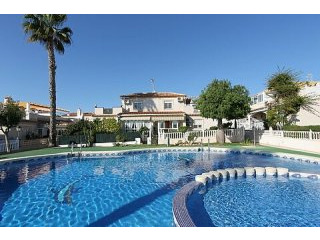 3 Bed Townhouse Overlooking the Pool