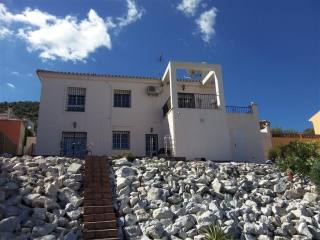 Villa - Fabulous detached villa located..