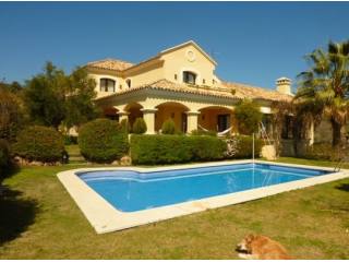 Villa for sale in La Quinta Golf..