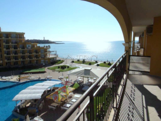 Beachfront 1-bedroom apartment in Midia..