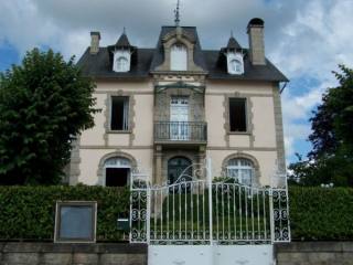 Bourgeoise House with 2nd Stone House