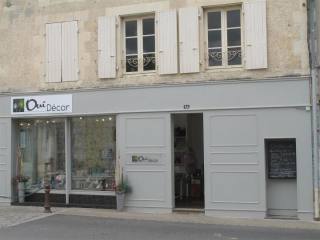 Commercial Property With 3 Bed..