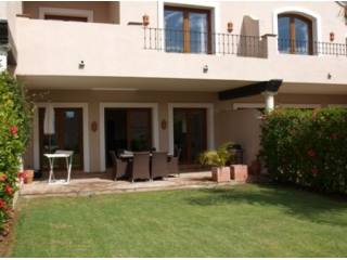 Townhouse for sale in El Paraiso Alto..