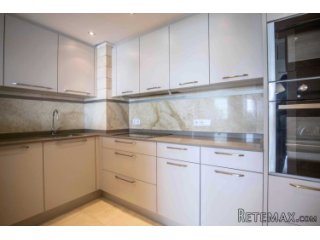 Situated on the 2nd floor of a modern complex with direct..