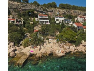 OTOK HVAR – Kuća s privatnim vezom prvi red do mora