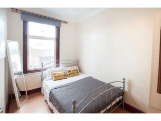 Single with double bed near Stratford..