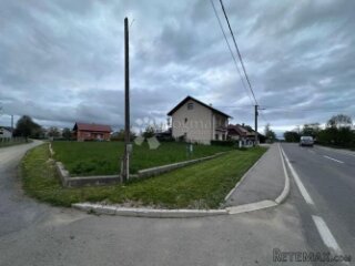 ZEMLJIŠTE U BLIZINI CENTRA S PROJEKTOM I GRAĐEVINSKOM