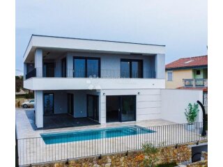 EKSKLUZIVNA VILLA S BAZENOM