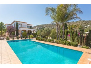 Excellent condition 4 bedroom detached..