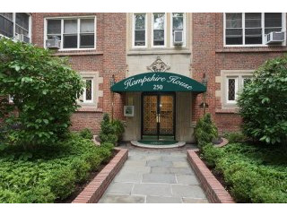 2 bedroom Commercial Property For Sale:..