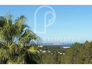 Large property with sea views near San..