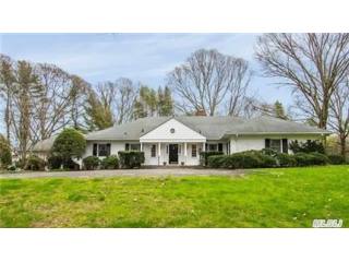 40 Horse Hollow Ct Lattingtown, NY 11560