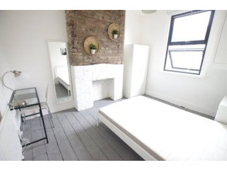Single with double bed near Finsbury..