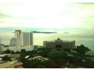 2 Bedroom Condo for sale in Pratumnak -..