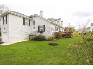 3 bedroom Flat For Sale: 130 Racquet..