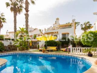 Villa with beautiful garden near the..