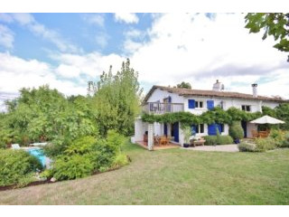 6 bedroom country house with swimming..