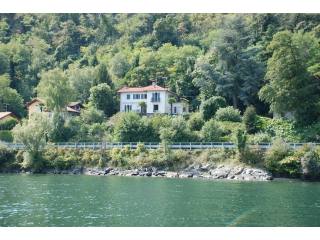 9 bedroom Villa For Sale: Stresa, IT