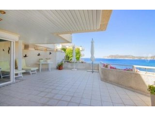 Frontline to sea apartment, sea views..