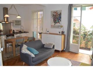 Two bed garden terrace in Musiciens