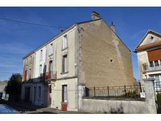 5 bedroom townhouse close to all the..
