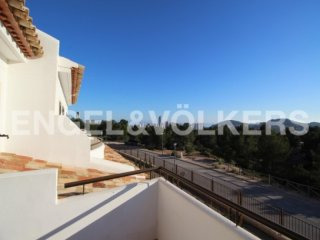 Fabulous Townhouse With Panoramic Views