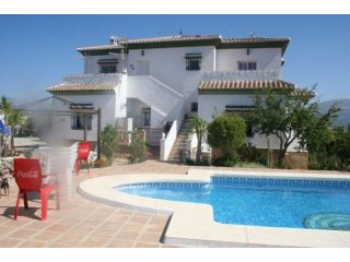8 bedroom, 4 bathroom Villa, (build 520..