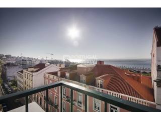 4 Bed Stunning Apartment in Estrela..