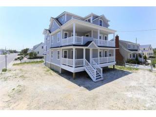 6 bedroom Flat For Sale: 12300 Beach..