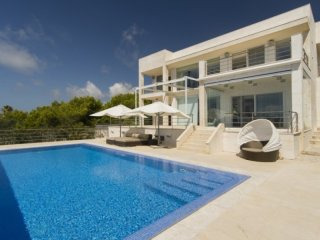 Luxury Frontline Villa With Stunning..