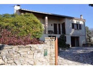 Traditional Villa Offering A Large..