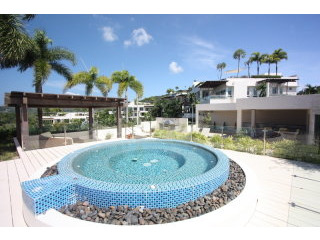 1580 Layan Gardens Penthouse : Layan