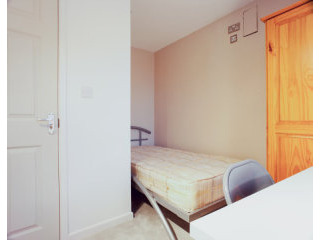 Single with single bed near Ealing..