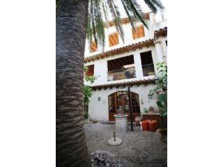 Two adjacent houses in the village of Campanet with great..