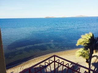 * SEA VIEW APARTMENT