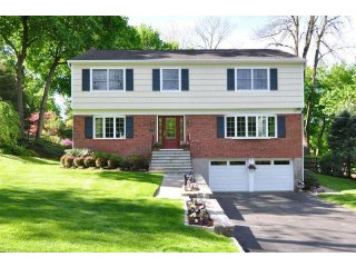 5 bedroom House For Sale: 4 Meadow..