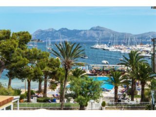 Excellent apartment with sea views. Located on the third..