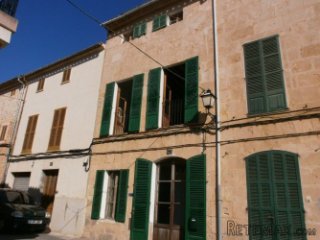 Special town house in the pretty village of Alaro..