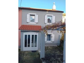 Otok Krk,Omišalj, autohtona kuća 90 m2, kompletno renovirana