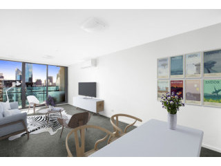 Mainpoint Marvel with Superb City Vistas