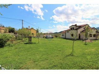 MATULJI,BREŠCA- ravno i ograđeno građevinsko zemljište 829 m