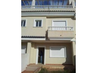 3 Bedroom 2 Bathroom Townhouse In..