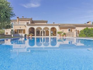 Elegant Country House In Algaida