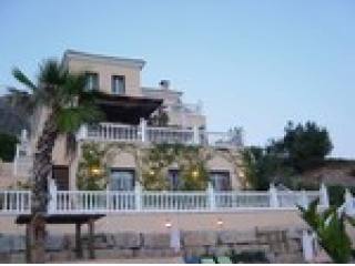 4 Bedrooms - Villa - Malaga - For Sale