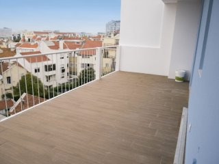 Campolide Newly refurbished 4 bed..