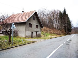 Kuća i zemljište pokraj Bjelolasice