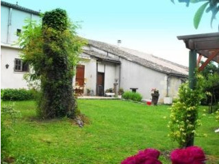 Large Townhouse With Attached Barn