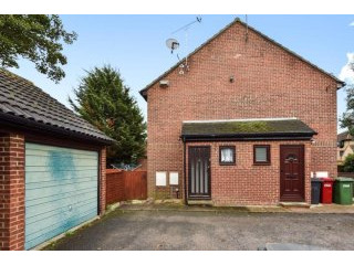 1 Bedroom House in Vicarage Way..