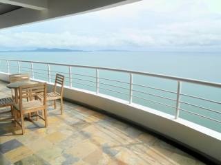 Designer 2-bedroom penthouse on the..