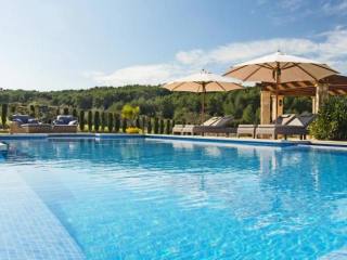 Excellent quality country house with..